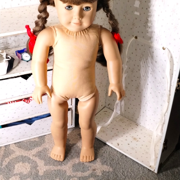 American Girl Molly & Trunk ect - Picture 4 of 10